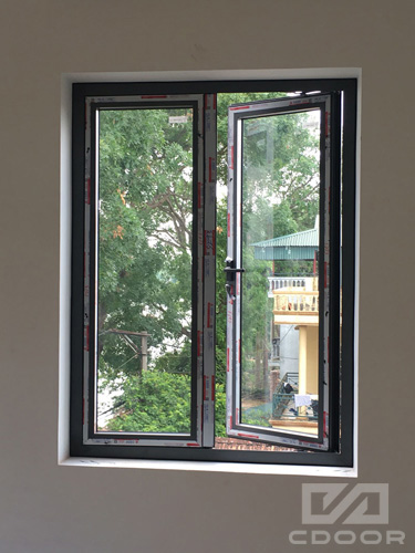 Mẫu cửa sổ Xingfa mở quay 2 cánh cho nhà phố