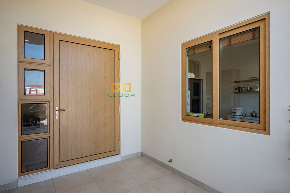 Mẫu cửa chính và cửa sổ nhôm REVO