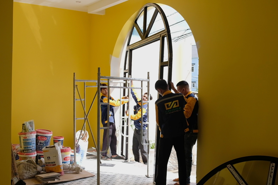 Đội ngũ CDoor thi công cửa nhôm AluTrend