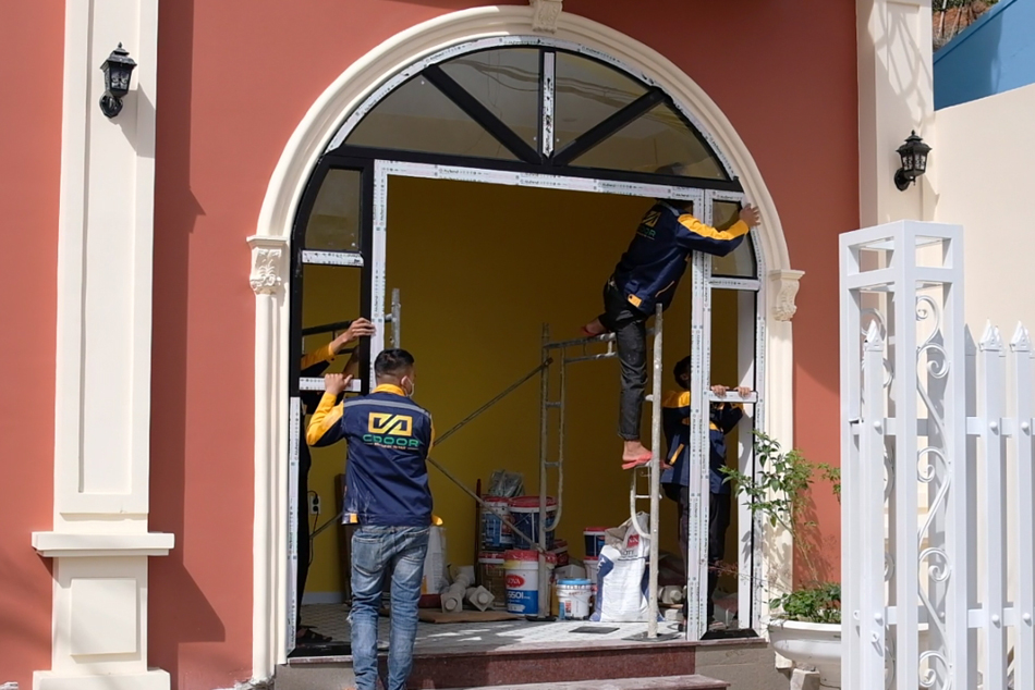Đội ngũ CDoor thi công cửa nhôm AluTrend