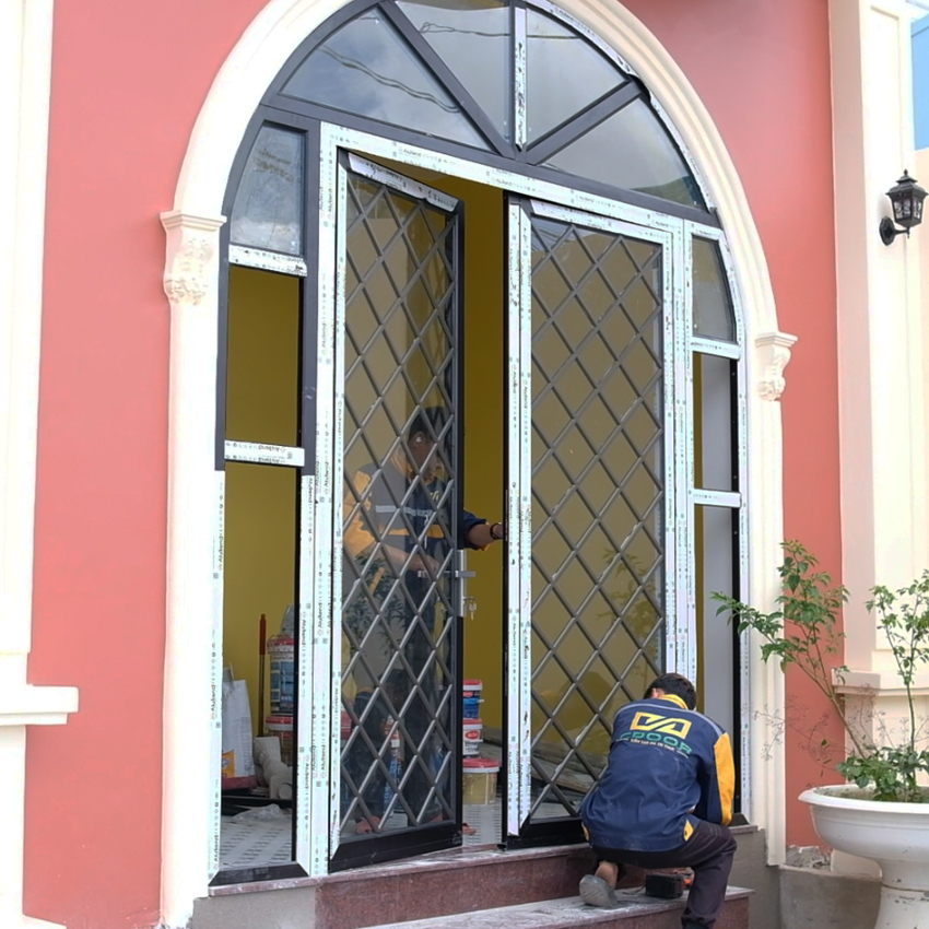 Đội ngũ CDoor thi công cửa nhôm AluTrend